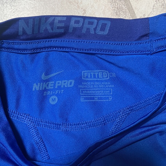 Nike Pro Dri-Fit Shirt. Medium. Fitted. - Picture 4 of 6
